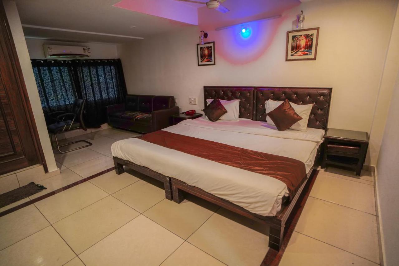 Hotel Seven Ahmedabad Extérieur photo