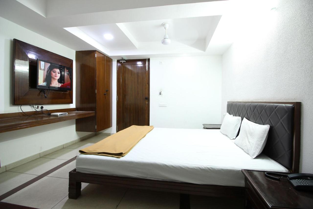 Hotel Seven Ahmedabad Extérieur photo