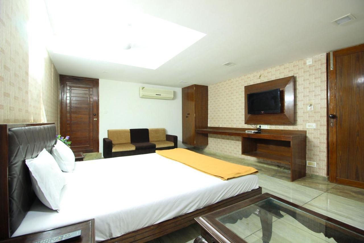 Hotel Seven Ahmedabad Extérieur photo
